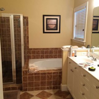 Master Bathroom - Mordecai 457